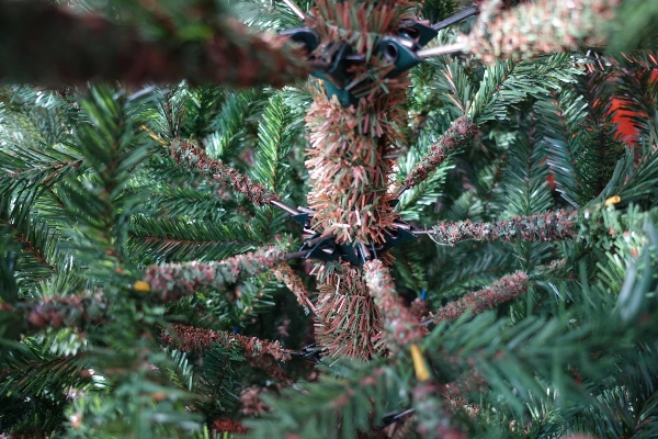 Deze kunstkerstboom is het mooist en lijkt het meest op een echt kunstkerstboom
