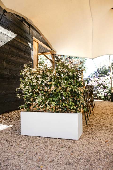 Een DIY terrasafscheiding met een Capi Lux plantenbak
