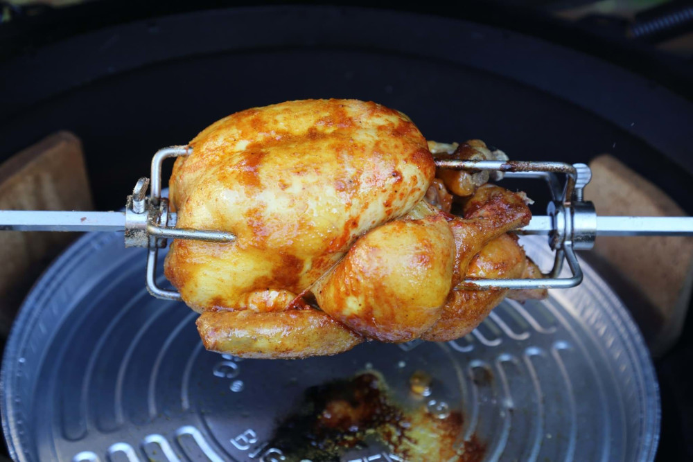 Heerlijke kip van het spit met een rottiserie voor je kamado bbq