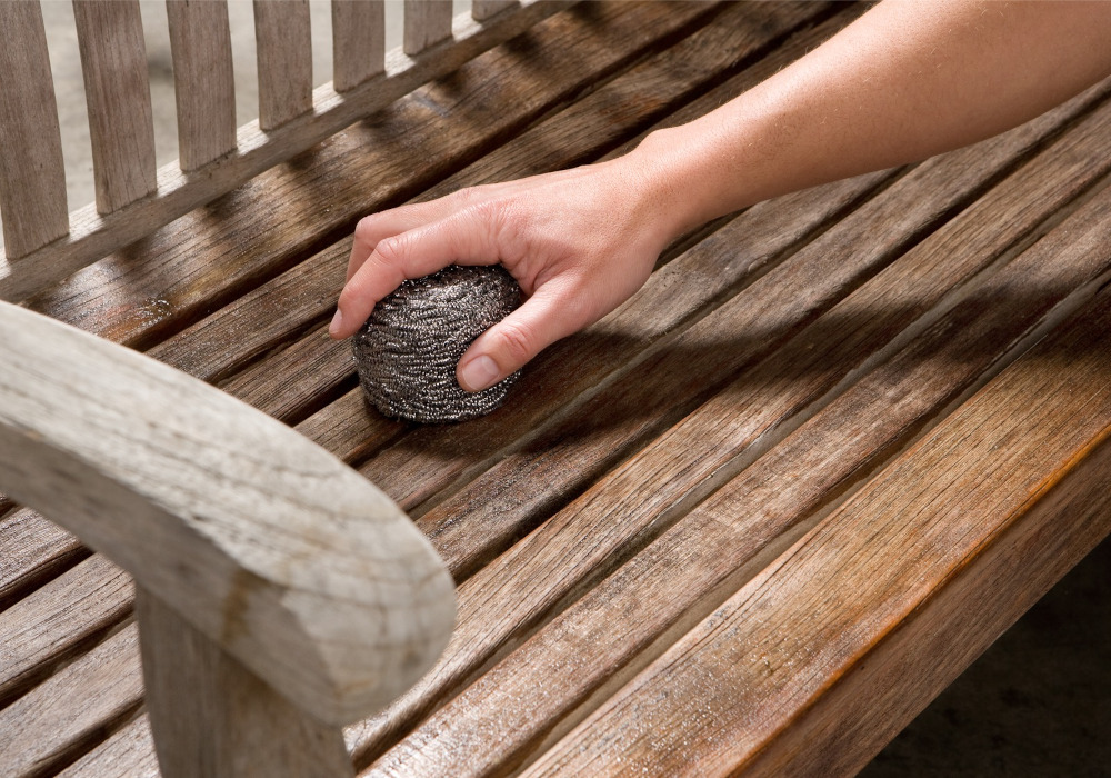 Hoe behandel je houten tuinmeubels?