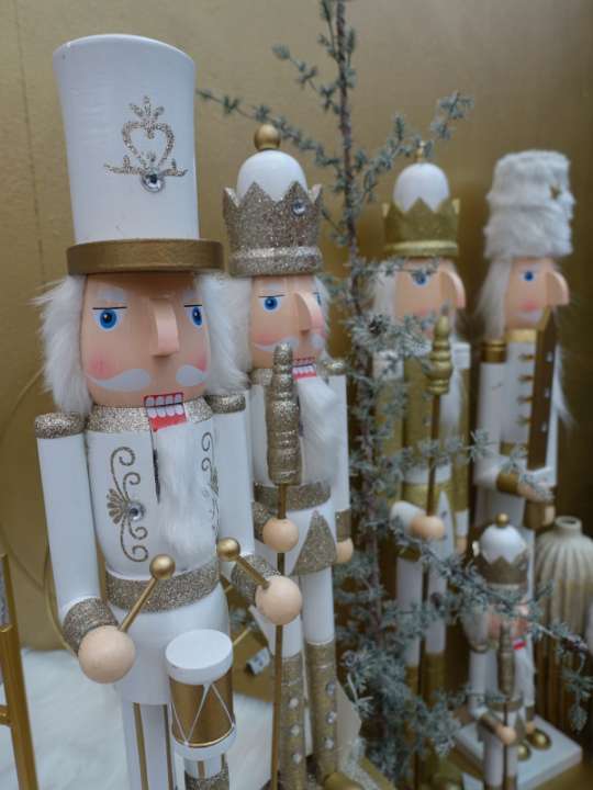 Kerstbeeldjes en kerstfiguren bij tuincentrum Osdorp