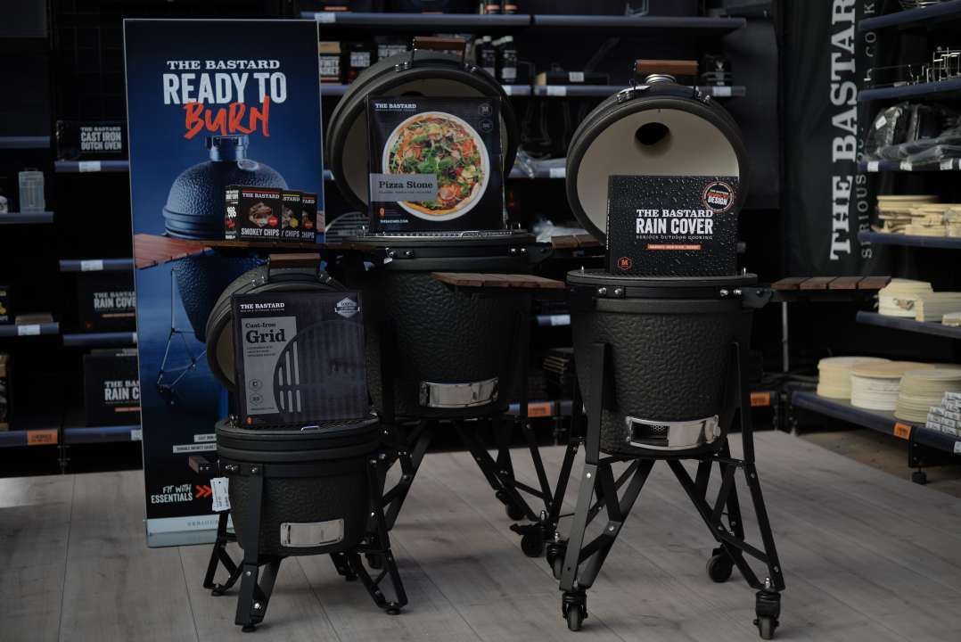 The Bastard keramische kamado barbecues kopen bij Tuincentrum Osdorp in Amsterdam