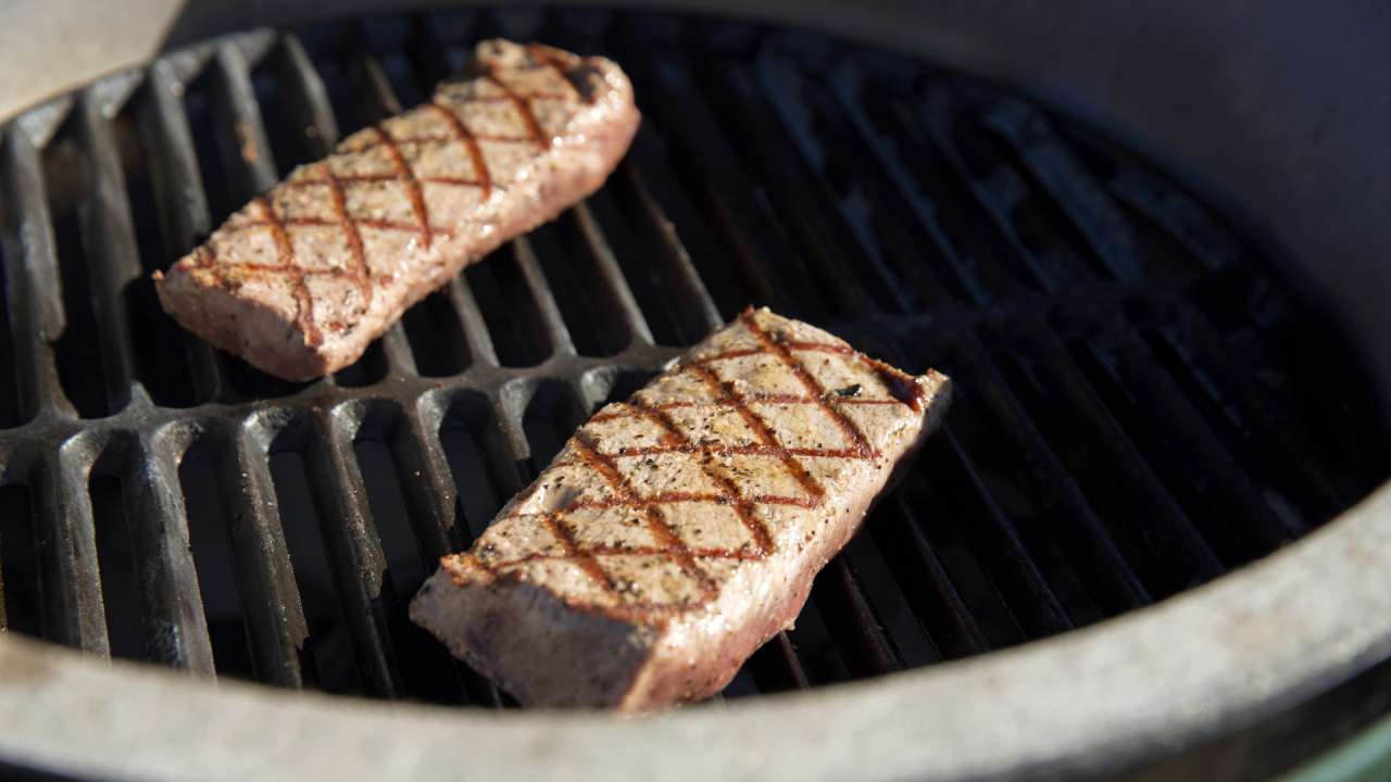 Wat zijn de voor- en nadelen van een gietijzer bbq rooster?