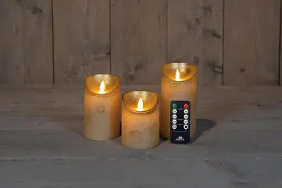 Anna's Collection LED kaars flame effect rustiek set 7.5 cm goud 3 stuks - afbeelding 1