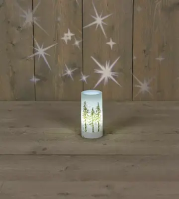 Anna's Collection LED kaars met bomen & ster projectie wit 7 x 15cm - afbeelding 1