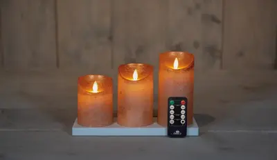 Anna's Collection LED kaars oplaadbaar flame effect rustiek incl. oplaadstation set 7.5 cm koper 3 stuks - afbeelding 1