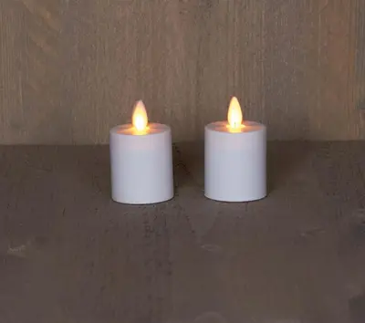 Anna's Collection LED votief kaars flame effect rustiek set 8x4.5cm wit 2 stuks - afbeelding 1