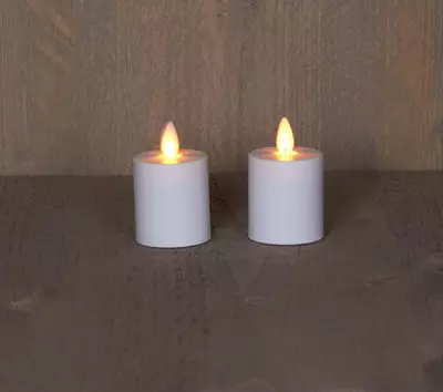 Anna's Collection LED votief kaars flame effect rustiek set 8x4.5cm wit 2 stuks - afbeelding 2