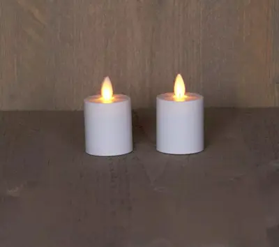 Anna's Collection LED votief kaars flame effect rustiek set 8x4.5cm wit 2 stuks - afbeelding 2