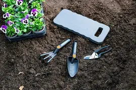 BLACK+DECKER Tuingereedschap Set – 4-delig – Inclusief snoeischaar, schep, tuinklauw en kniemat – Zwart/Oranje - afbeelding 2