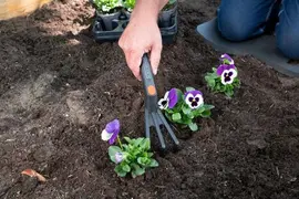 BLACK+DECKER Tuingereedschap Set – 4-delig – Inclusief snoeischaar, schep, tuinklauw en kniemat – Zwart/Oranje - afbeelding 7