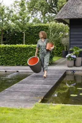 Capi nature groove nl elegant laag vaas 34x46 cm warme taupe - afbeelding 2