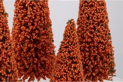 Daan Kromhout Design kerstfiguur kunststof kerstboom berry 17x17x50cm oranje - afbeelding 3