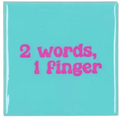 Daan Kromhout Design tegeltje keramiek 2 words 1 finger 10x10cm blue