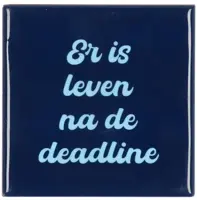 Daan Kromhout Design tegeltje keramiek er is leven na de deadline 10x10cm blue