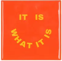 Daan Kromhout Design tegeltje keramiek it is what it is 10x10cm orange