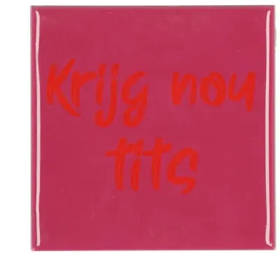 Daan Kromhout Design tegeltje keramiek krijg nou 10x10cm pink