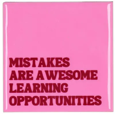 Daan Kromhout Design tegeltje keramiek mistakes 10x10cm pink