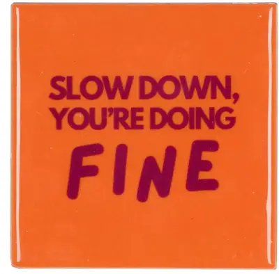 Daan Kromhout Design tegeltje keramiek slow down 10x10cm orange