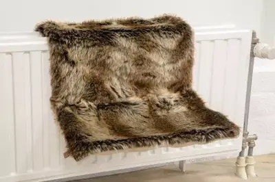 Designed by Lotte kattenhangmat pluche 40x30x25cm bruin - afbeelding 2