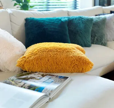 Dutch Decor kussen fluffy 60x60cm golden glow - afbeelding 3