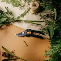 Fiskars Solid Bypass snoeischaar (P121) - afbeelding 3