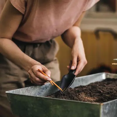 Fiskars Solid zaadplantschepje – 4-in-1 gereedschap - afbeelding 5