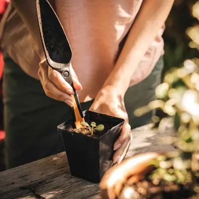 Fiskars Solid Zaadplantschepje – 4-in-1 multifunctioneel gereedschap - afbeelding 8