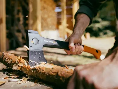 Fiskars X18 Universele Bijl S – Compacte Handbijl voor Houtbewerking en Tuinwerk - afbeelding 8