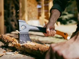 Fiskars X18 Universele Bijl S – Compacte Handbijl voor Houtbewerking en Tuinwerk - afbeelding 8