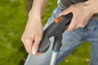 Gardena grasschaar op steel Comfort - afbeelding 11
