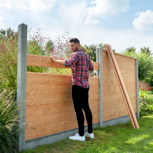 Glad beton met sleuf schuttingsysteem