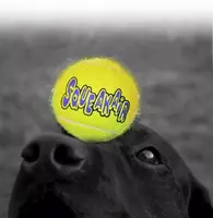 Kong hond Squeakair met piep large, net à 2 tennisballen (Ø 7,5 cm) - afbeelding 4