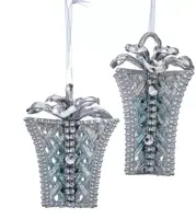Kurt S. Adler kunststof kerstbal cadeautje 10cm blauw, zilver  - afbeelding 1