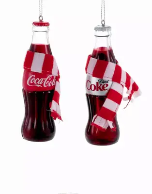 Kurt S. Adler kunststof kerstbal coca-cola fles met sjaal 12cm multi  - afbeelding 1