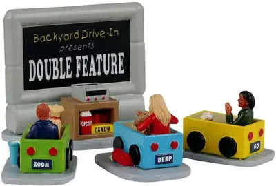 Lemax backyard drive-in, set of 4 kerstdorp tafereel Caddington Village 2023 - afbeelding 1