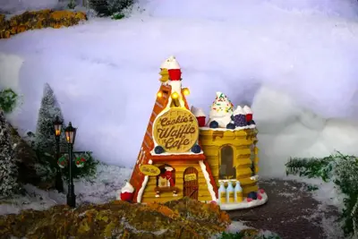 Lemax cookie's waffle café verlicht kersthuisje Sugar 'N' Spice 2024 - afbeelding 4