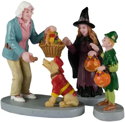 Lemax everyone gets a treat s/3 halloween figuur Spooky Town 2024 - afbeelding 1