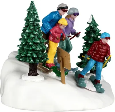 Lemax family ski day kerstdorp tafereel Vail Village 2026 - afbeelding 2