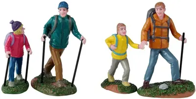 Lemax father and daughter hikers s/4 kerstdorp figuur type 5 Vail Village 2024 - afbeelding 1