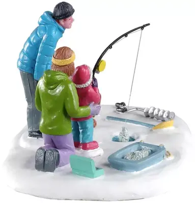 Lemax her first fish! kerstdorp tafereel Vail Village 2020 - afbeelding 2