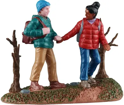 Lemax hiking couple kerstdorp figuur type 3 Vail Village 2025 - afbeelding 1