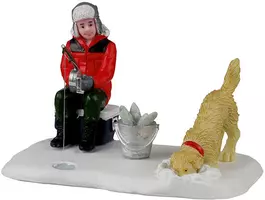 Lemax ice fishing buddies kerstdorp figuur type 3 Vail Village 2022 - afbeelding 1