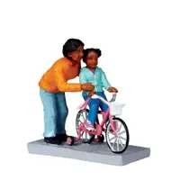 Lemax mom lends a helping hand kerstdorp figuur type 2 2010 - afbeelding 1