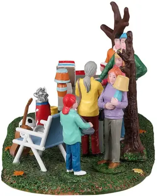 Lemax neighborhood yard sale kerstdorp tafereel Harvest Crossing 2023 - afbeelding 3