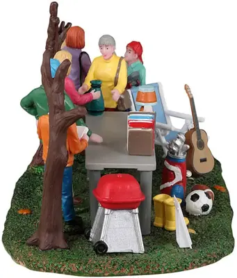 Lemax neighborhood yard sale kerstdorp tafereel Harvest Crossing 2023 - afbeelding 2