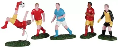 Lemax playing soccer s/5 kerstdorp figuur type 6 2020 - afbeelding 1