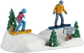 Lemax snowboarding practice kerstdorp tafereel Vail Village 2026 - afbeelding 1