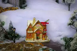 Lemax the melted snowflake verlicht kersthuisje Vail Village 2024 - afbeelding 4