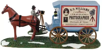 Lemax traveling photographer wagon, s/3 kerstdorp tafereel Caddington Village 2021 - afbeelding 4